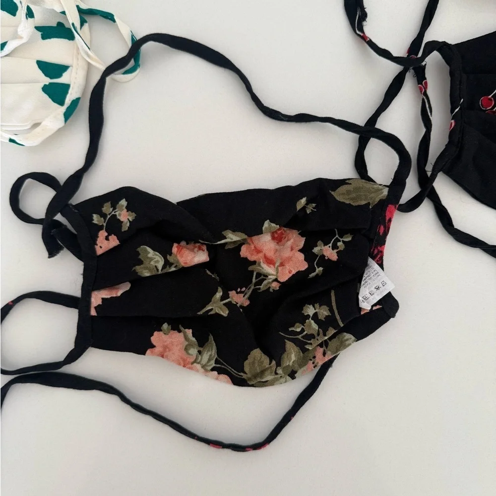 🪩 Reformation Floral and Polka Dot Face Masks Set
